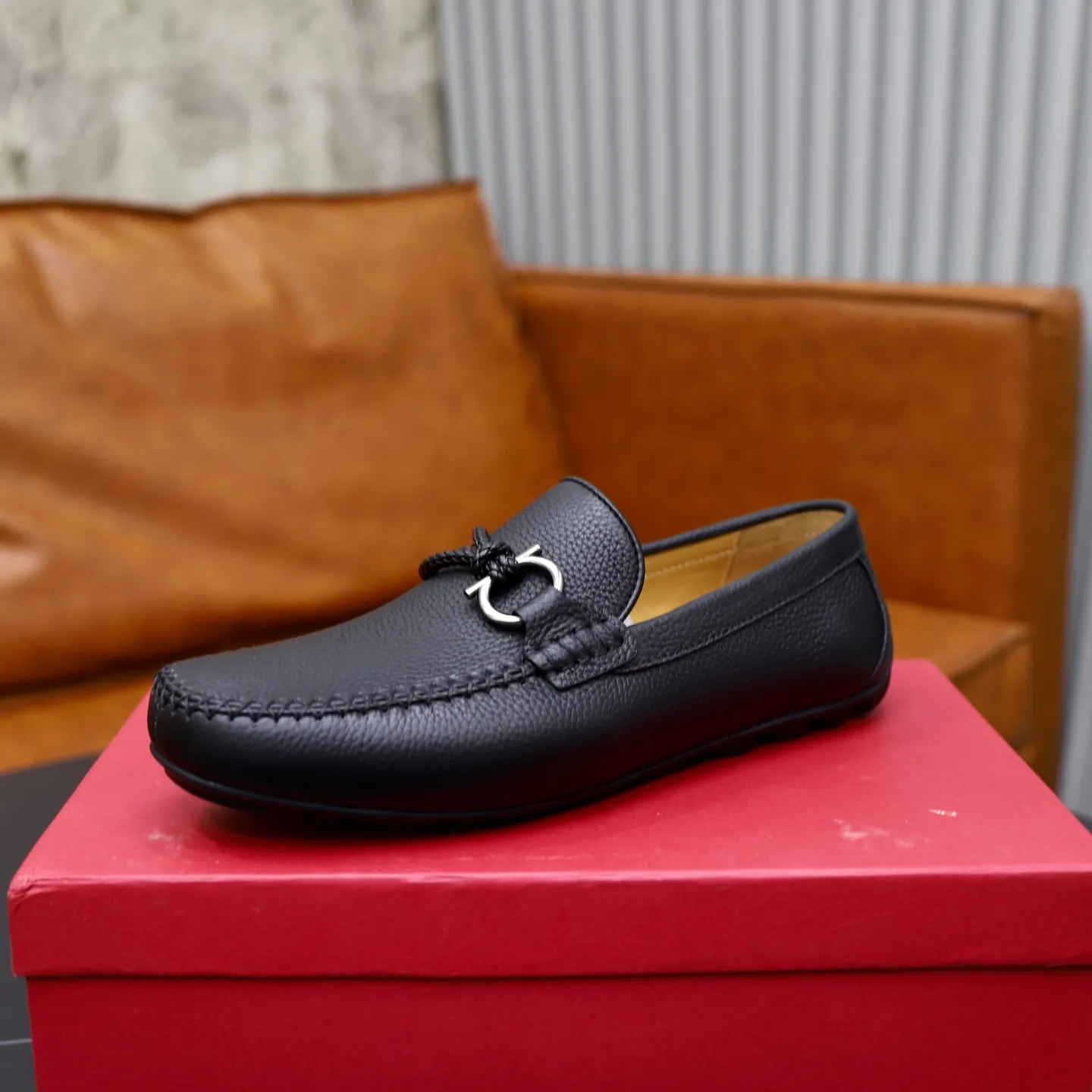 Men's shoes 💰480💰🙅‍♂️🙅‍♂️🙅‍♂️Niuli Brand: Ferragamo Standard code: Men's code 38/44 (45 customized) Grade: Same style as the official website Material: Original imported cowhide leather lining Original wear-resistant lightweight outsole Style category: Men's casual slip-on shoes Doudou shoes Noble luxury brand elements, top luxury color: actual picture color